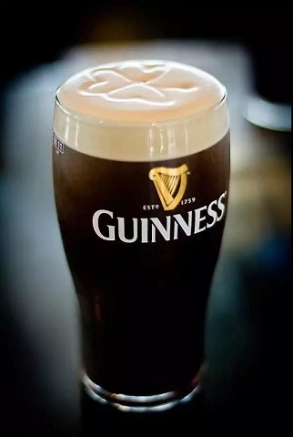 氮氣充入Guinness啤酒產生細密泡沫